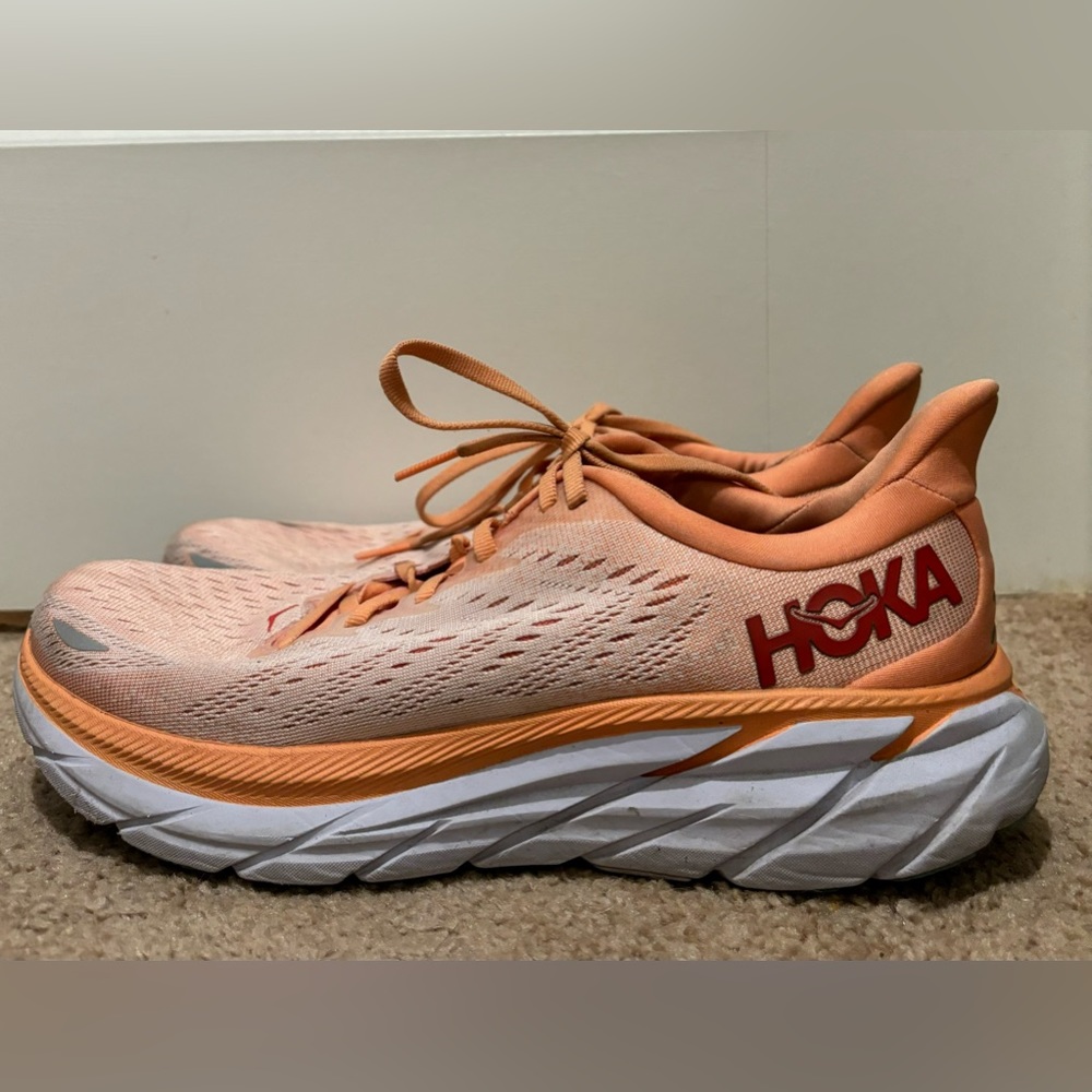 Peach Women’s HOKA ONE ONE CLIFFTON. Size 9.5B